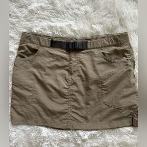 Columbia khaki skirt. Adorable!